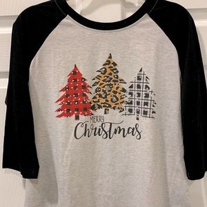 🌟$5 Merry Christmas baseball tee
